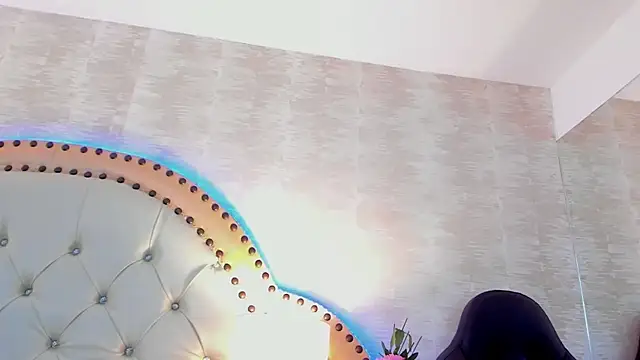 EllaEvanzz online show from 04-18-26, 07:07