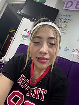 ManuelaVeeleez online show from 03-25-26, 08:20