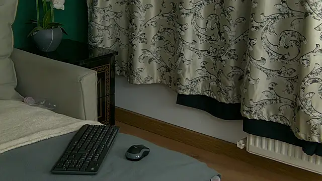 Snapshot of SkinnyNatty chatting on 05-07-26, 03:56 SkinnyNatty online show from 05-07-26, 03:56