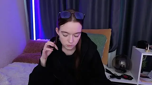 SunyLily online show from 06-07-26, 06:39