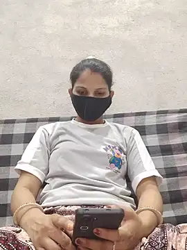 lovelypooja93 online show from 08-06-26, 04:25