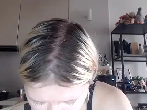 Snapshot of LenaSecret19 chatting on 07-02-26, 05:57 LenaSecret19 online show from 07-02-26, 05:57