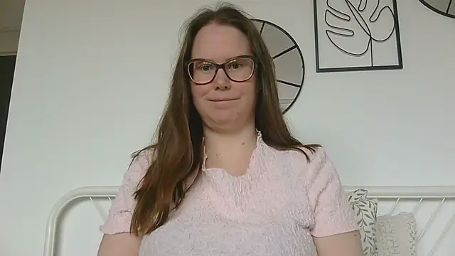 CelineThompson online show from 04-17-26, 02:09