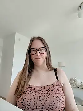 Snapshot of CelineThompson chatting on 05-23-26, 01:26 CelineThompson online show from 05-23-26, 01:26