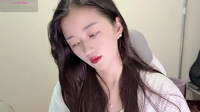 Snapshot of jinxiyao01 chatting on 06-24-26, 02:43 jinxiyao01 online show from 06-24-26, 02:43