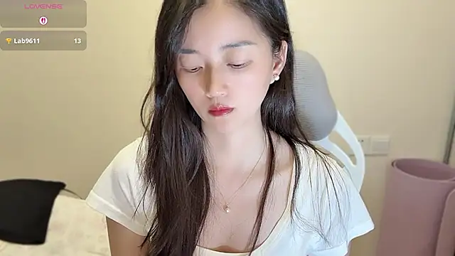 Snapshot of jinxiyao01 chatting on 06-27-26, 02:23 jinxiyao01 online show from 06-27-26, 02:23