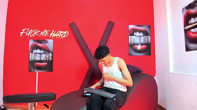 SKYN MAN online show from 04-10-26, 01:33