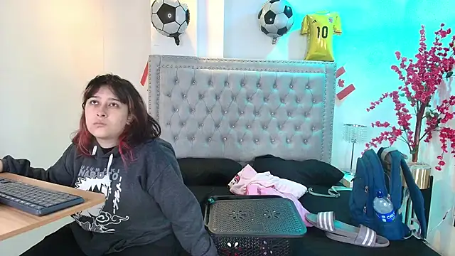 Snapshot of TarlyWho chatting on 07-13-26, 11:24 TarlyWho online show from 07-13-26, 11:24