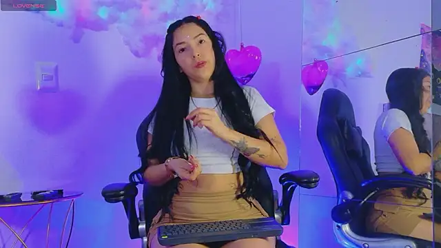 julietaluna online show from 03-05-26, 03:41