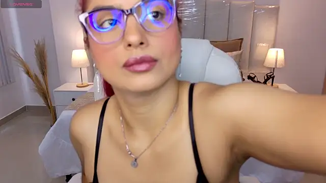 Snapshot of Raven-reyess chatting on 05-13-26, 04:59 Raven-reyess online show from 05-13-26, 04:59
