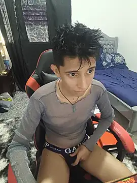 gomitaboy1 online show from 06-01-26, 07:04