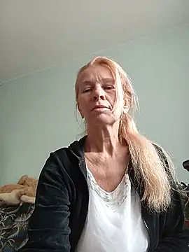 ViktoriaSexi1 online show from 04-16-26, 08:48