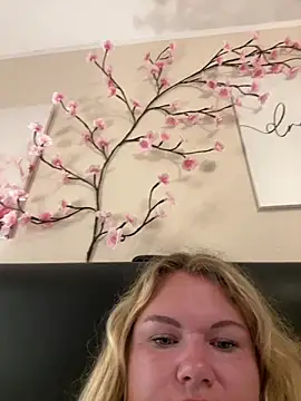 Snapshot of Jolina_Juice chatting on 06-29-26, 05:35 Jolina Juice online show from 06-29-26, 05:35