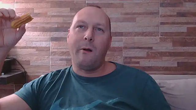 Snapshot of lustonfan chatting on 06-15-26, 09:28 lustonfan online show from 06-15-26, 09:28