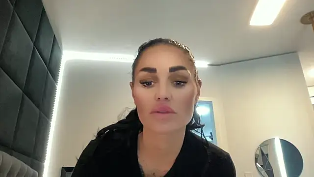 AMBER HARD online show from 04-17-26, 03:48