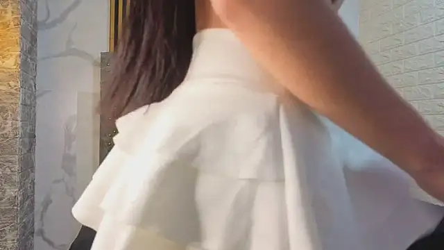 Snapshot of LyraenBlue chatting on 05-30-26, 01:19 LyraenBlue online show from 05-30-26, 01:19