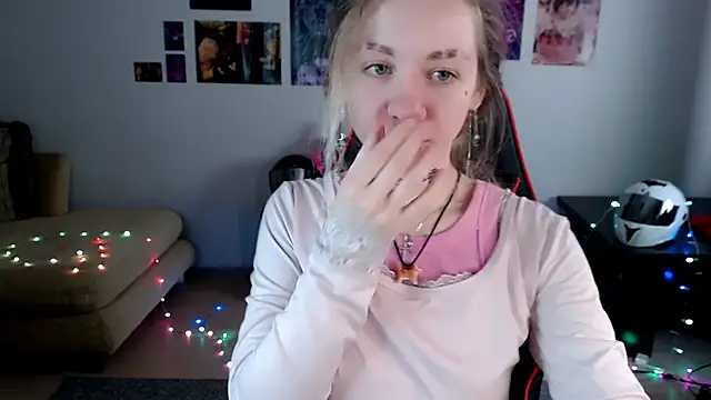 Nica Kawaii online show from 04-13-26, 07:58