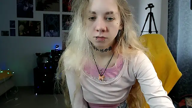 Nica Kawaii online show from 04-21-26, 09:59