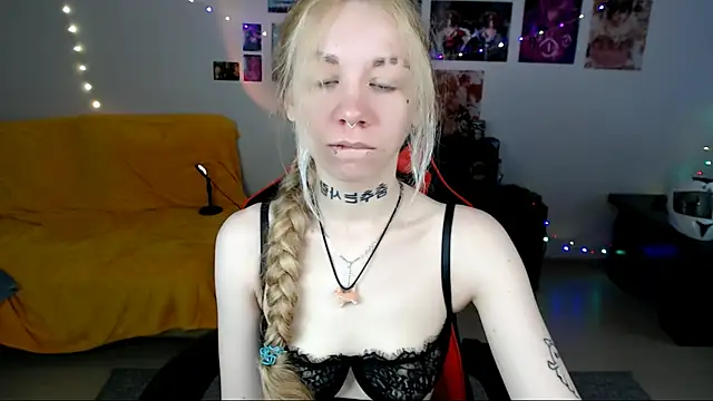 Snapshot of Nica_Kawaii chatting on 07-17-26, 01:18 Nica Kawaii online show from 07-17-26, 01:18