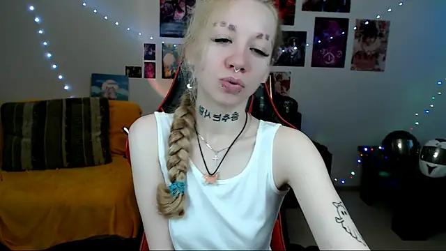Snapshot of Nica_Kawaii chatting on 08-05-26, 01:25 Nica Kawaii online show from 08-05-26, 01:25