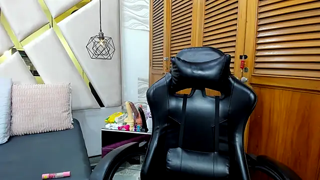 Candy Stormi online show from 04-21-26, 11:38