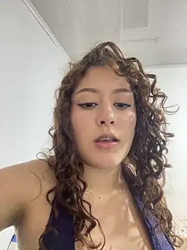 Snapshot of Amber_roouse chatting on 05-20-26, 01:23 Amber roouse online show from 05-20-26, 01:23