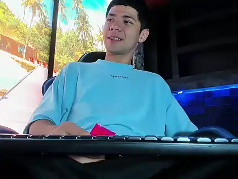 Snapshot of ChristoperGiraldo chatting on 04-05-26, 02:36 ChristoperGiraldo online show from 04-05-26, 02:36