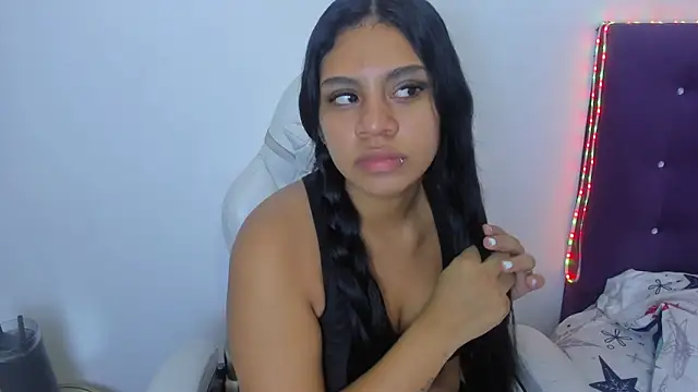 Snapshot of madelinesquirt chatting on 04-25-26, 07:00 madelinesquirt online show from 04-25-26, 07:00