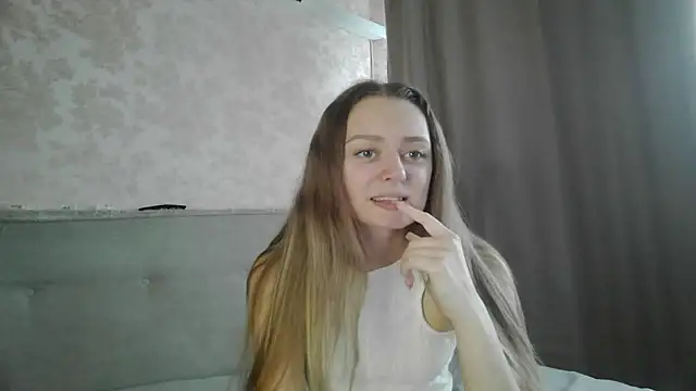 Snapshot of MysticGlimmer chatting on 04-27-26, 08:12 MysticGlimmer online show from 04-27-26, 08:12