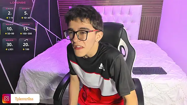 TylerCross  online show from 04-04-26, 08:45