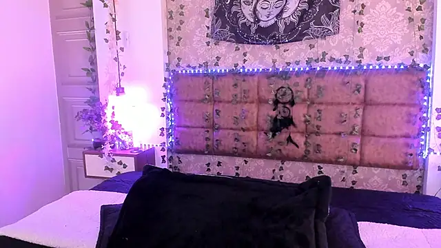 Vickmoon online show from 04-19-26, 09:28