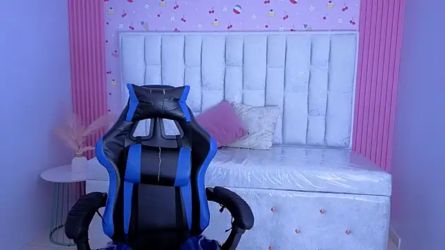 lucero s1 online show from 04-12-26, 03:17