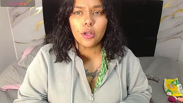 scarletth jhonsom1 online show from 04-20-26, 12:46