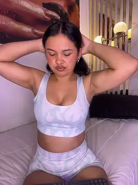 Snapshot of Catalinaa01 chatting on 04-28-26, 04:06 Catalinaa01 online show from 04-28-26, 04:06