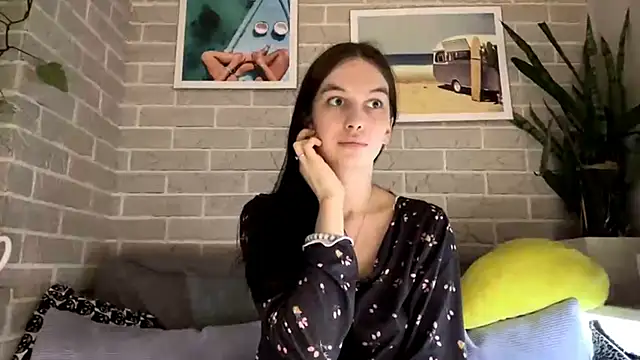 LaraDraggoo online show from 03-22-26, 05:16