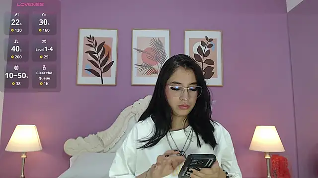 Snapshot of YayaQueen chatting on 05-25-26, 12:11 YayaQueen online show from 05-25-26, 12:11