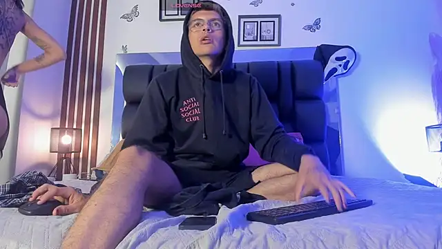 dalhia and hades online show from 03-31-26, 01:00