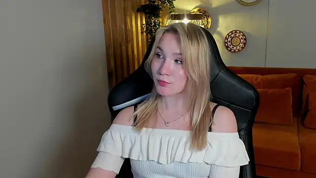Snapshot of ElaraVoltage chatting on 05-12-26, 05:15 ElaraVoltage online show from 05-12-26, 05:15