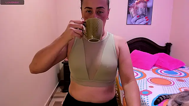 sara florez12 online show from 05-25-26, 11:27