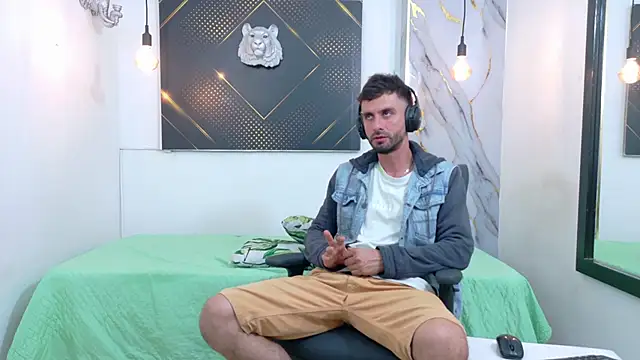 KingOfTemptation online show from 06-10-26, 04:01