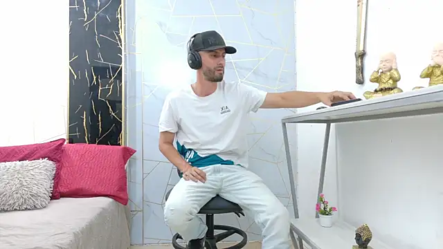 KingOfTemptation online show from 06-11-26, 03:59