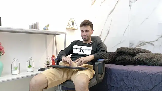 KingOfTemptation online show from 06-17-26, 04:04