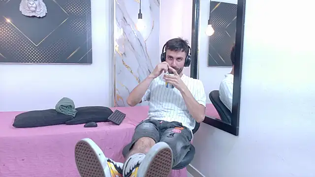 KingOfTemptation online show from 06-25-26, 05:12
