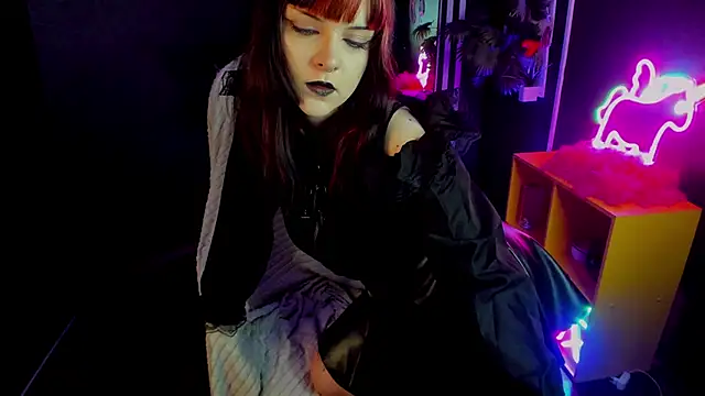 Snapshot of EsterTwilight chatting on 06-19-26, 04:11 EsterTwilight online show from 06-19-26, 04:11