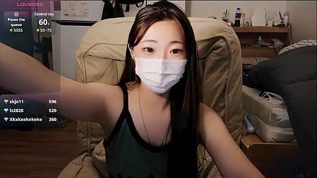 Snapshot of Berry_Chuu chatting on 05-31-26, 06:20 Berry Chuu online show from 05-31-26, 06:20