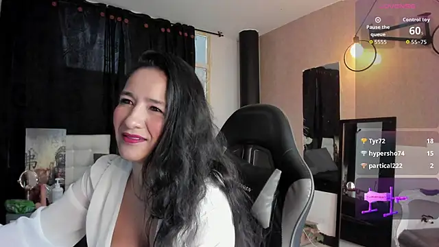 Snapshot of Vicky_Angeel chatting on 06-25-26, 06:01 Vicky Angeel online show from 06-25-26, 06:01