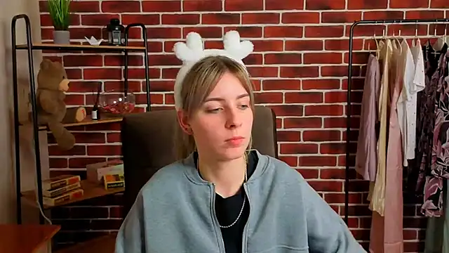 Snapshot of RebeccaaNelson chatting on 03-23-26, 02:10 RebeccaaNelson online show from 03-23-26, 02:10