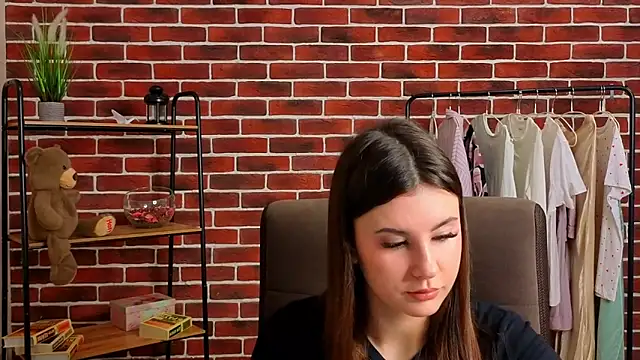 Snapshot of EllensWhite chatting on 04-01-26, 12:17 EllensWhite online show from 04-01-26, 12:17