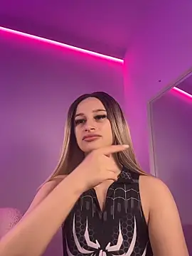 ScarletFlameee online show from 04-11-26, 05:56