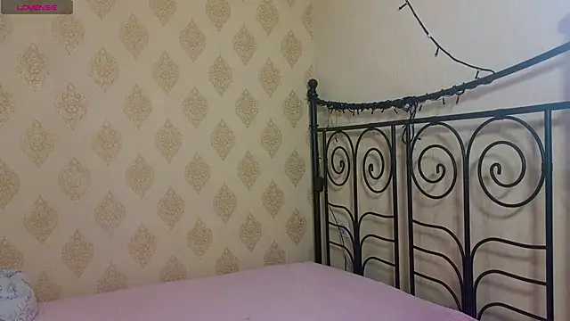 LucyMur online show from 04-12-26, 08:14